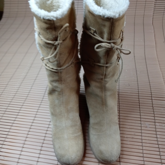 Michael Kors women's Tan Sherpa Lined 3" Wedge heel 13" tall Mid Calf Boots Size - Picture 3 of 10